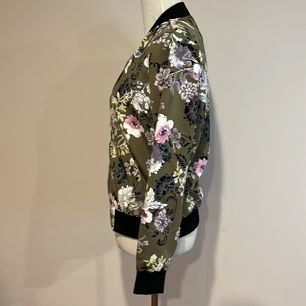 Emma &‎ Posh - women’s floral Bomber jacket olive purple, black and white size s - Picture 11 of 11